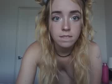girl
        princesschloequinn cam image #2243375