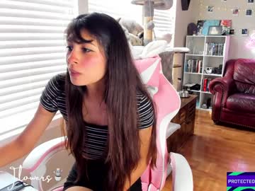 girl
        violetttflowers cam image #4141634