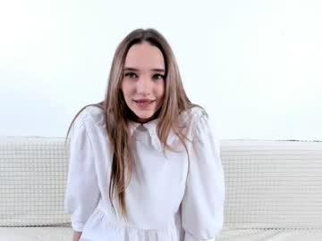 girl
        milana_gross cam image #1503917