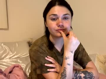 girl
        cassidyyqueen cam image #1637998