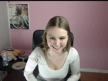 girl
        nextdoorgir_l cam image #1397048