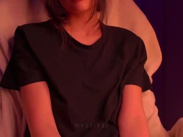 girl
        mystikei cam image #2112511