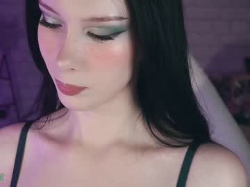 girl
        uindi cam image #3328659