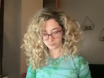girl
        themissstevie cam image #1586914
