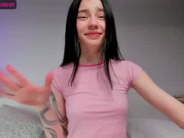 girl
        gabbi_i cam image #1339048
