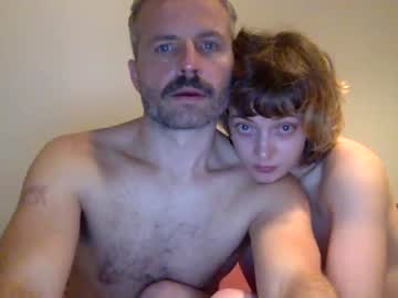 couple
        daboombirds cam image #666050