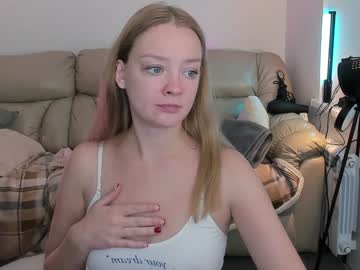 girl
        radiants_2 cam image #5143609