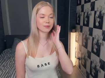 girl
        dollyady cam image #3832069