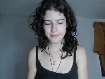 girl
        frenchava cam image #2080360