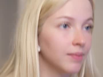 girl
        my_stella cam image #4916779