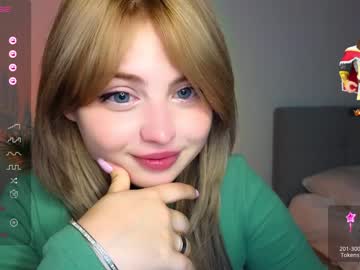 girl
        shy_blondiee cam image #2497444