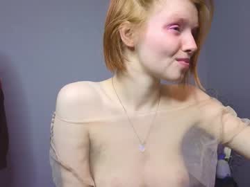 girl
        ginger_hugs cam image #3531429