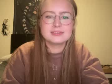 girl
        sarahmartin420 cam image #1863626
