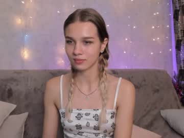girl
        sharonmorgans cam image #533690