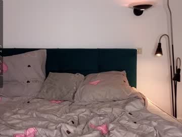 girl
        beverly_hillls cam image #3780040
