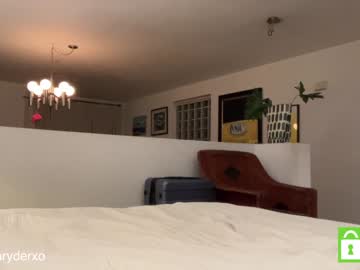 girl
        bellaryderr cam image #783347