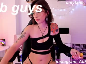 girl
        thecosmicgirl cam image #939772