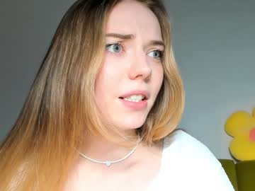 girl
        thisisamelia cam image #4802004