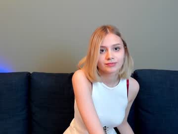 girl
        carolinadiary cam image #1490890