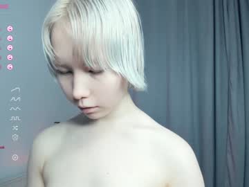 girl
        silvergloss cam image #3155869