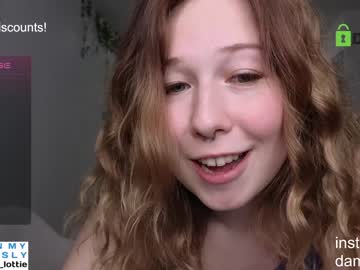 girl
        lottie_shine cam image #4148453