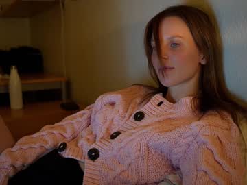 girl
        ellaa91 cam image #368649