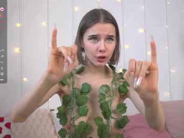 girl
        happynewdear cam image #6300886