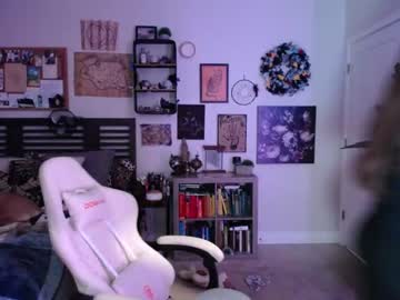 girl
        monstrumologist cam image #1386248