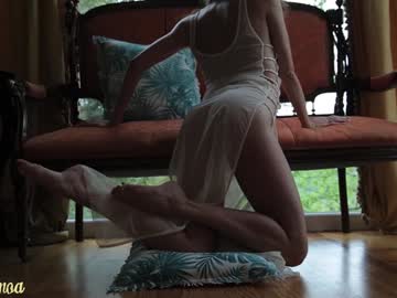 girl
        lettymoa cam image #6677432