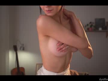 girl
        luna_ai cam image #204091