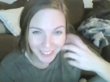 girl
        cloverqueen21 cam image #3812364
