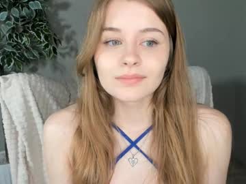 girl
        linettegrandon cam image #6172937