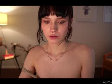 girl
        luna_ai cam image #1849368