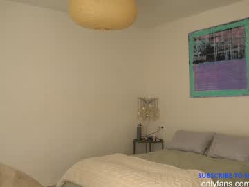 girl
        n_o_v_a cam image #6423518