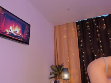 girl
        melinaestes cam image #1106416