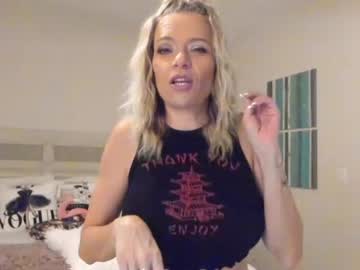 girl
        laceycoffeegirl cam image #2562428