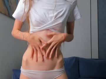 girl
        wildabolling cam image #4432389