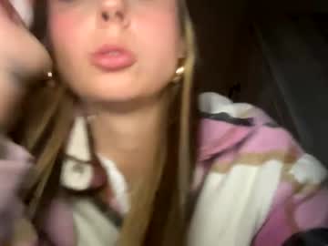 girl
        devilishangelicbaby cam image #3302123