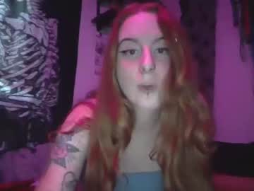girl
        gingergardenia cam image #2831653