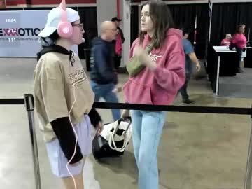 girl
        cidergal69 cam image #6556779