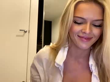 girl
        mishapalmer cam image #6064422