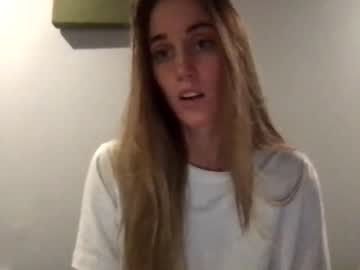 girl
        blondiebabbby420 cam image #136423