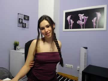 girl
        camille_iam cam image #612990