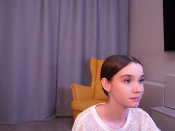 girl
        harrieteasley cam image #5310103