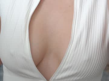 girl
        refined_style cam image #5590022