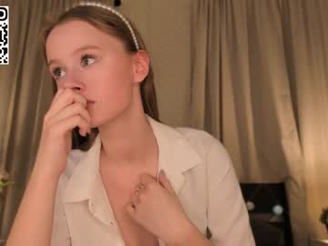girl
        aislyworld cam image #3643874