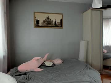 girl
        _mito_69 cam image #6789521