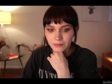 girl
        luna_ai cam image #1856597