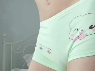girl
        littlegreekflower cam image #6757713