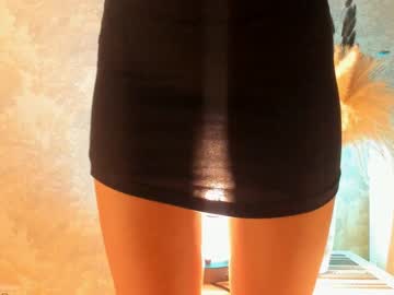 girl
        emilybatee cam image #2466109